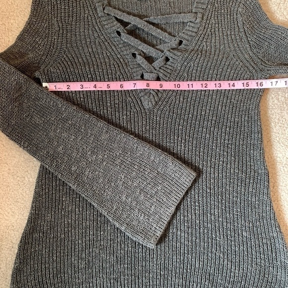 American Eagle Outfitters Women Long Sleeve V Neck Sweater Gray Small. - Picture 3 of 6